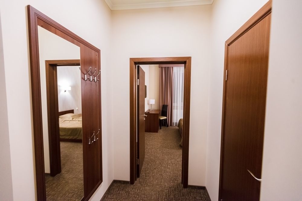 Maria Garden Hotel & Restaurant Ивано-Франкивск Екстериор снимка