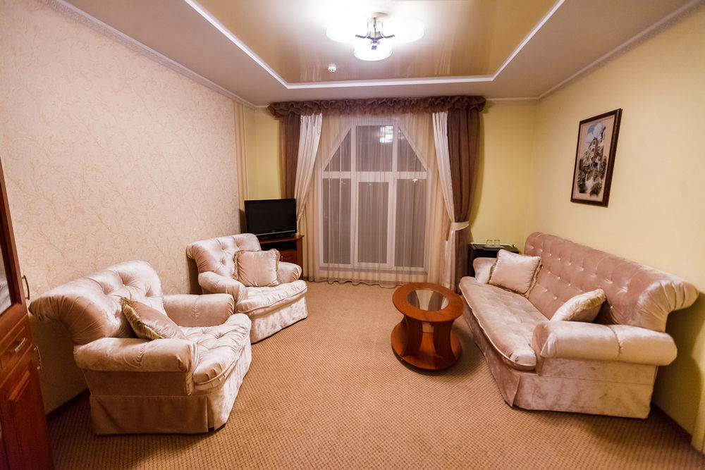Maria Garden Hotel & Restaurant Ивано-Франкивск Екстериор снимка