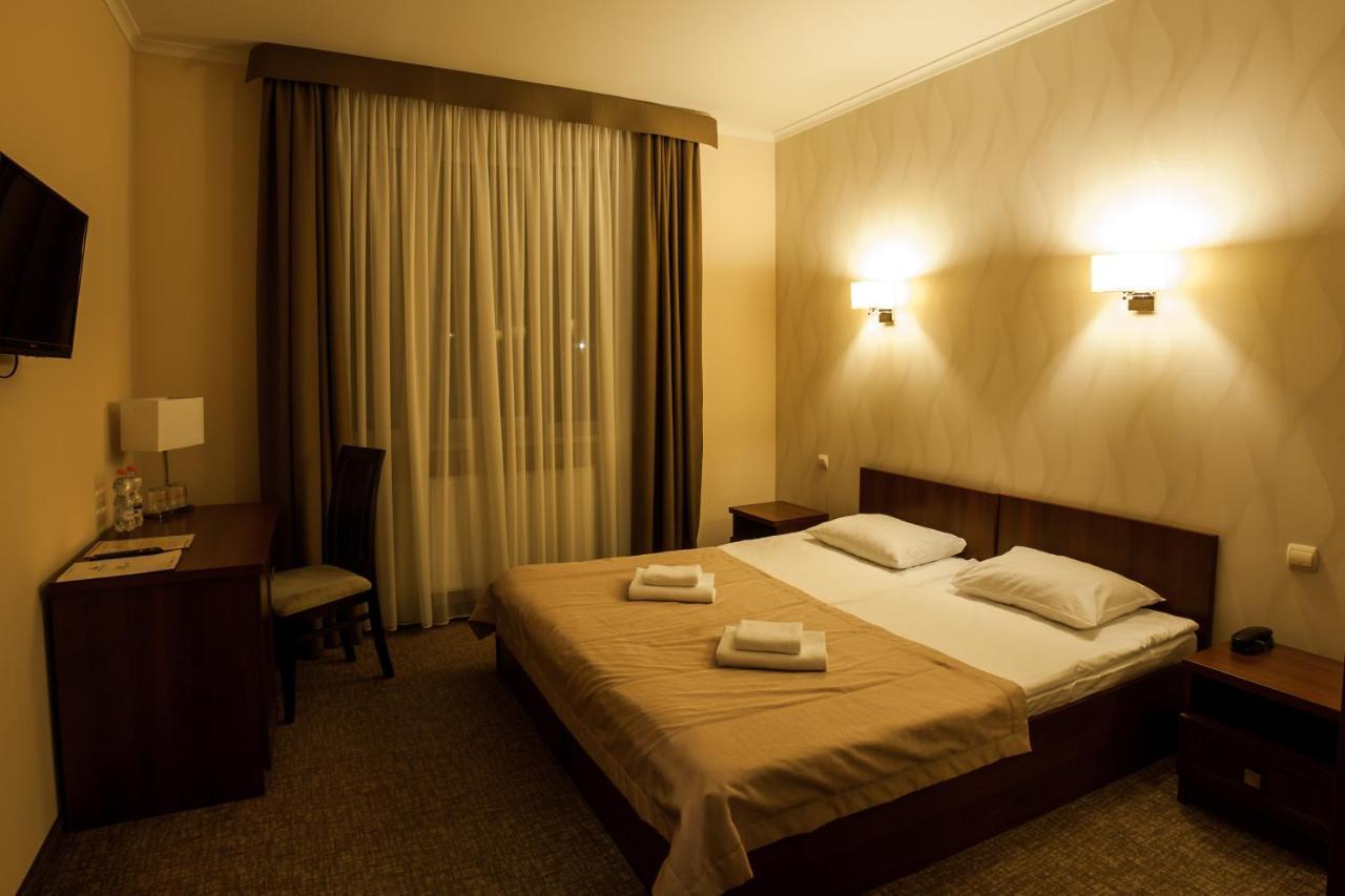Maria Garden Hotel & Restaurant Ивано-Франкивск Екстериор снимка