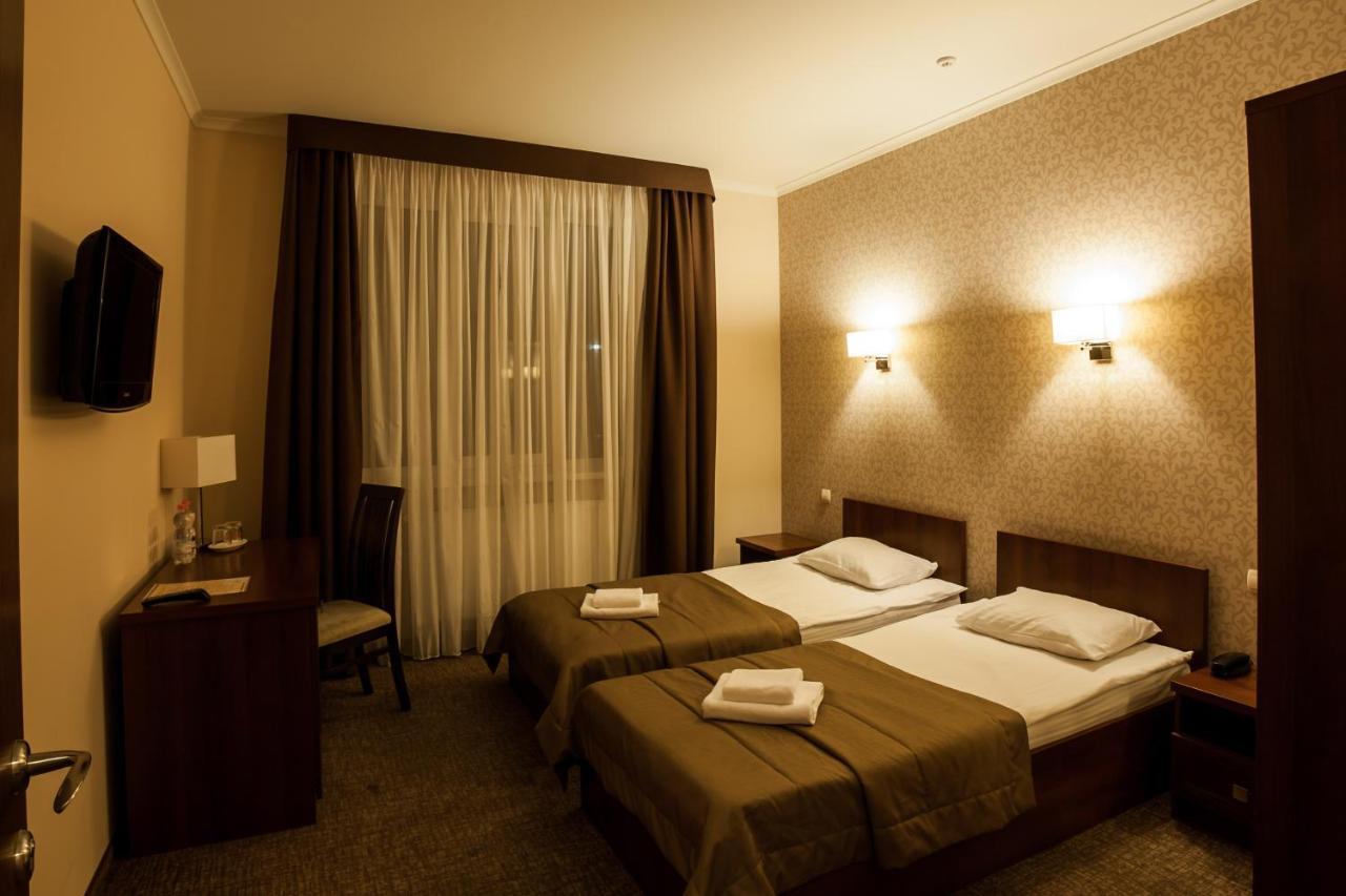 Maria Garden Hotel & Restaurant Ивано-Франкивск Екстериор снимка